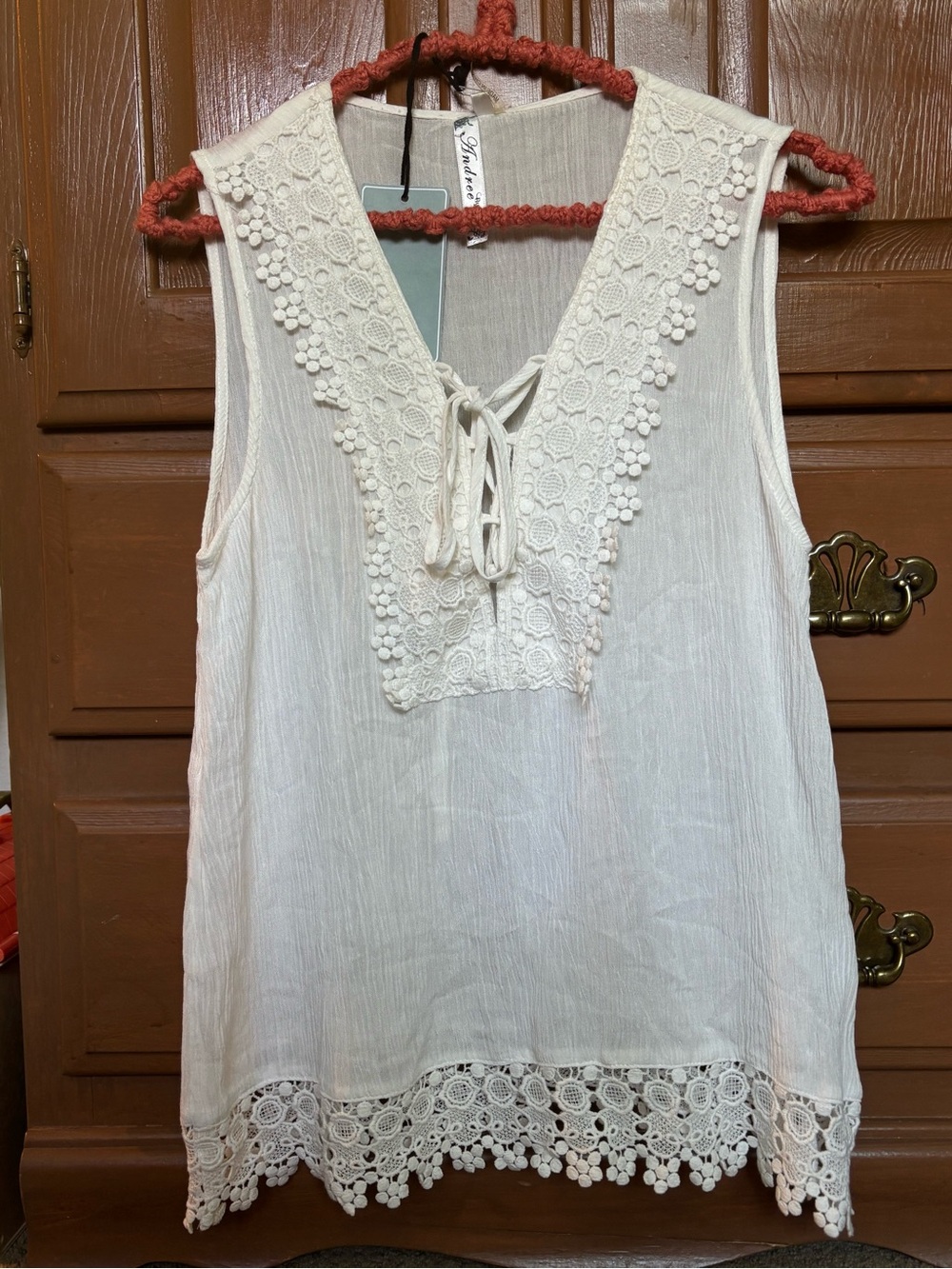 Andree By Unit Flowy Lace Trim Sleeveless Blouse White Medium V-Neck Tie Tank